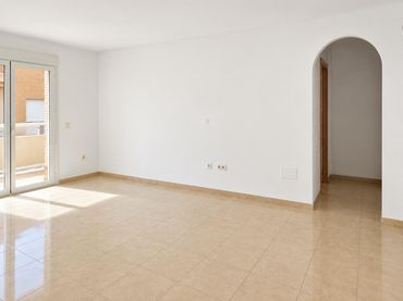 Apartament amb balcó en venda a Calle Alboloduy 2