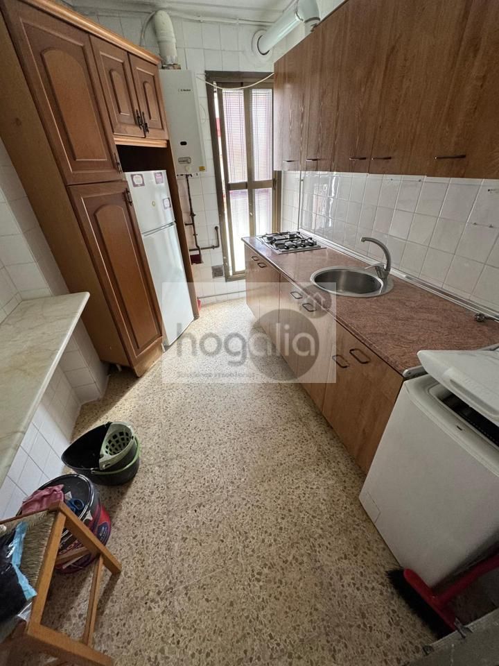 Cuina de Pis de lloguer en  Sevilla Capital amb Aire condicionat, Terrassa i Moblat