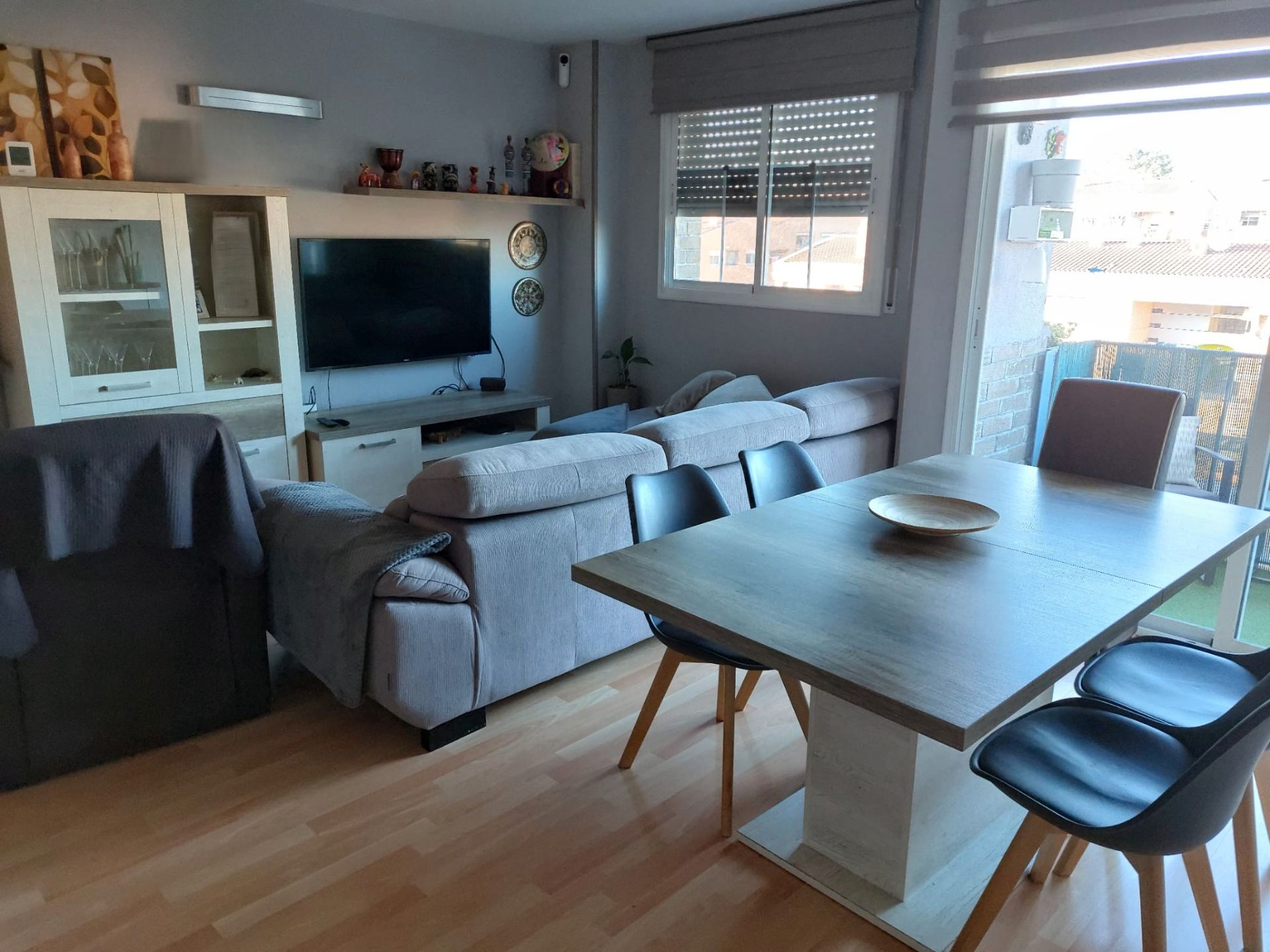 Living room of Flat for sale in Cerdanyola del Vallès  with Air Conditioner, Heating and Parquet flooring