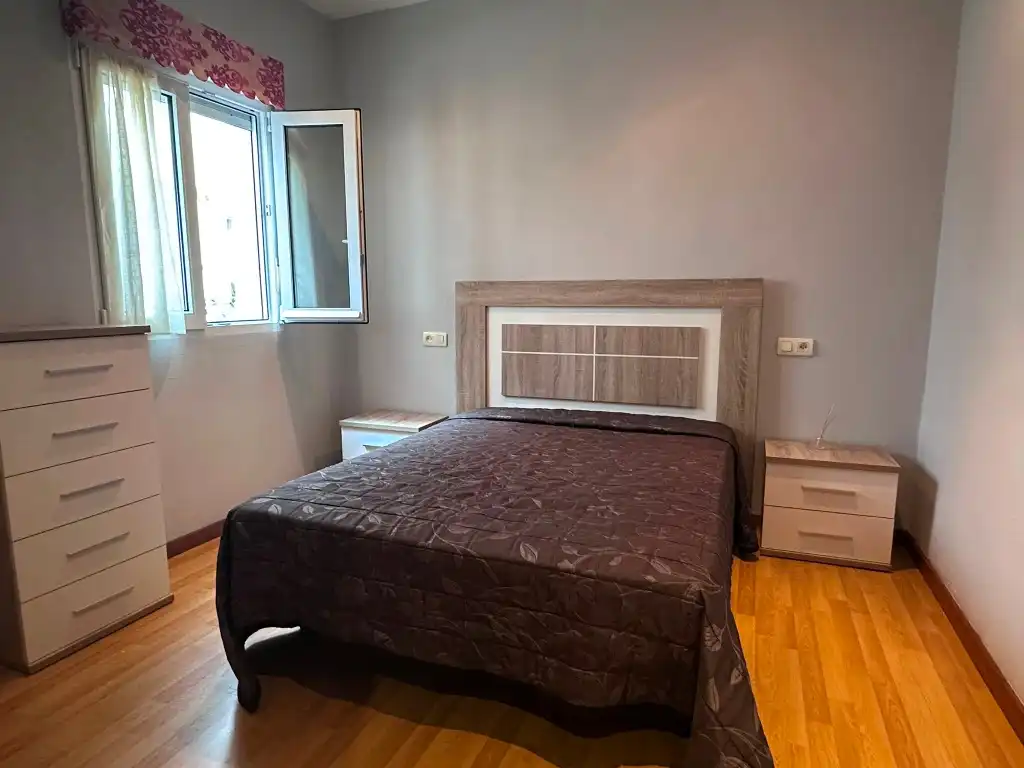 Habitación de Piso en venta en Gijón  con Parquet, Trastero y Amueblado