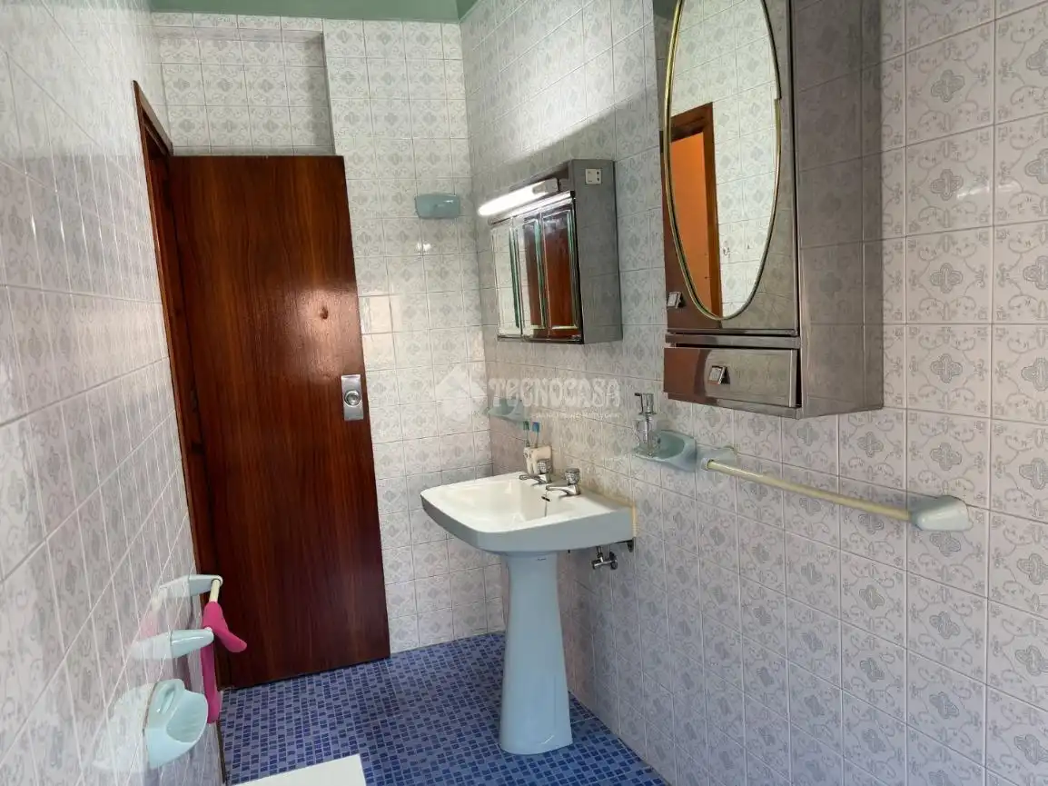 Baño de Casa adosada en venta en Torredelcampo con Aire acondicionado, Terraza y Amueblado