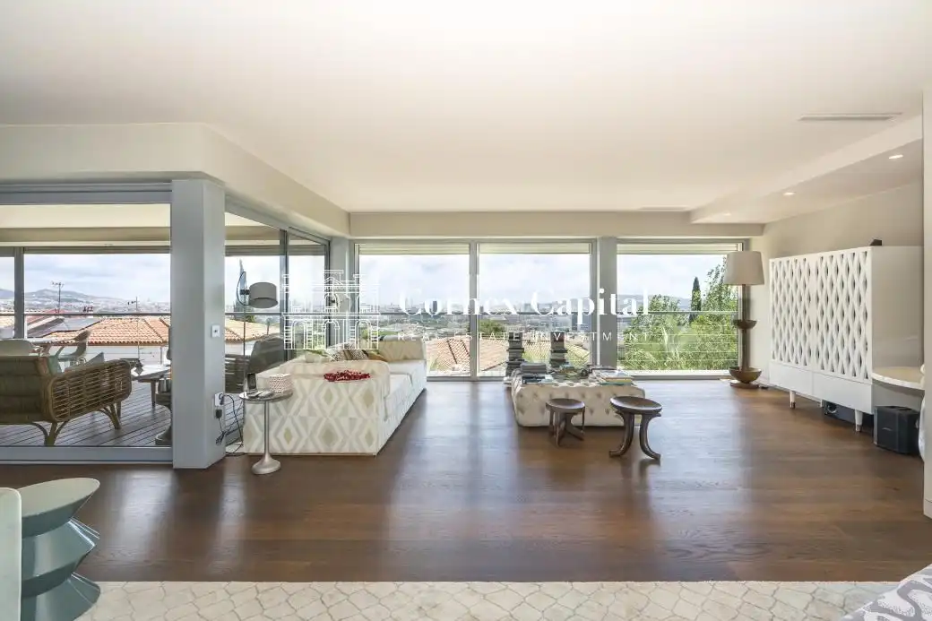Sala d'estar de Casa o xalet en venda en Barcelona amb Aire condicionat, Calefacció i Jardí privat