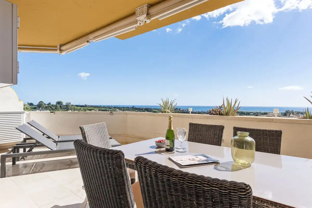 Apartamento con terraza en venta en Selwo, imagen 2