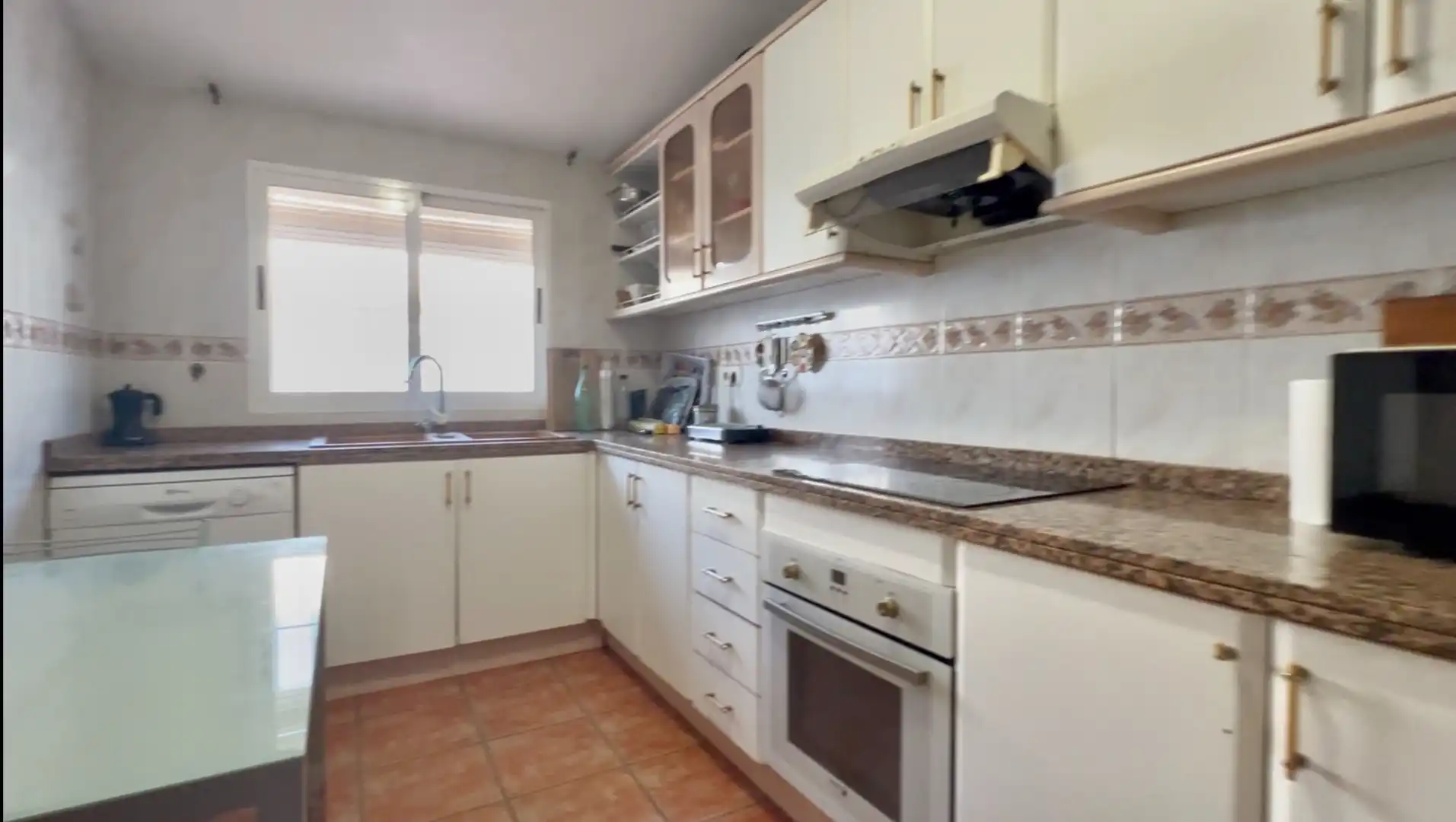 Cuina de Casa adosada en venda en Dénia amb Aire condicionat, Calefacció i Jardí privat