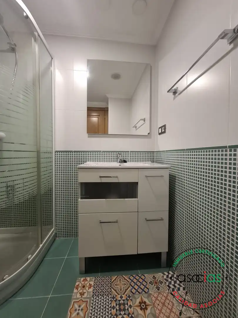 Baño de Piso en venta en Gijón  con Calefacción y Trastero