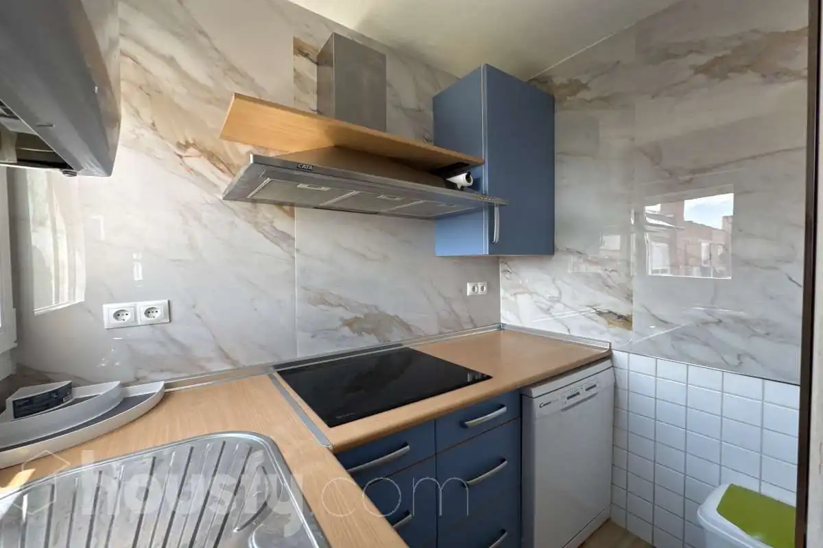 Kitchen of Flat for rent in Madrid  with Air Conditioner, Heating and Parquet flooring