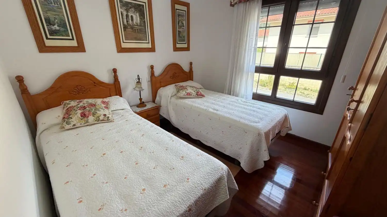 Schlafzimmer von Einfamilien-Reihenhaus zum Verkauf in Argoños  mit Heizung und Terrasse