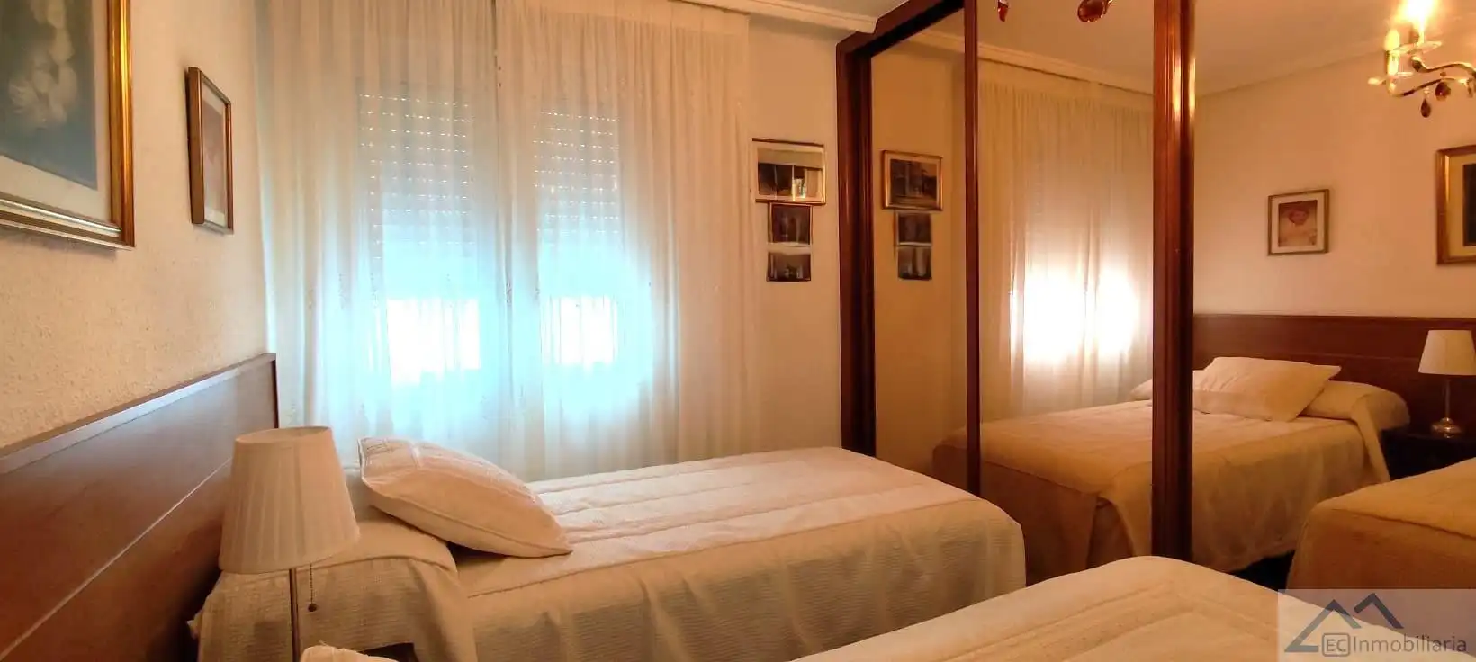 Flat for sale in Cuatro Caminos