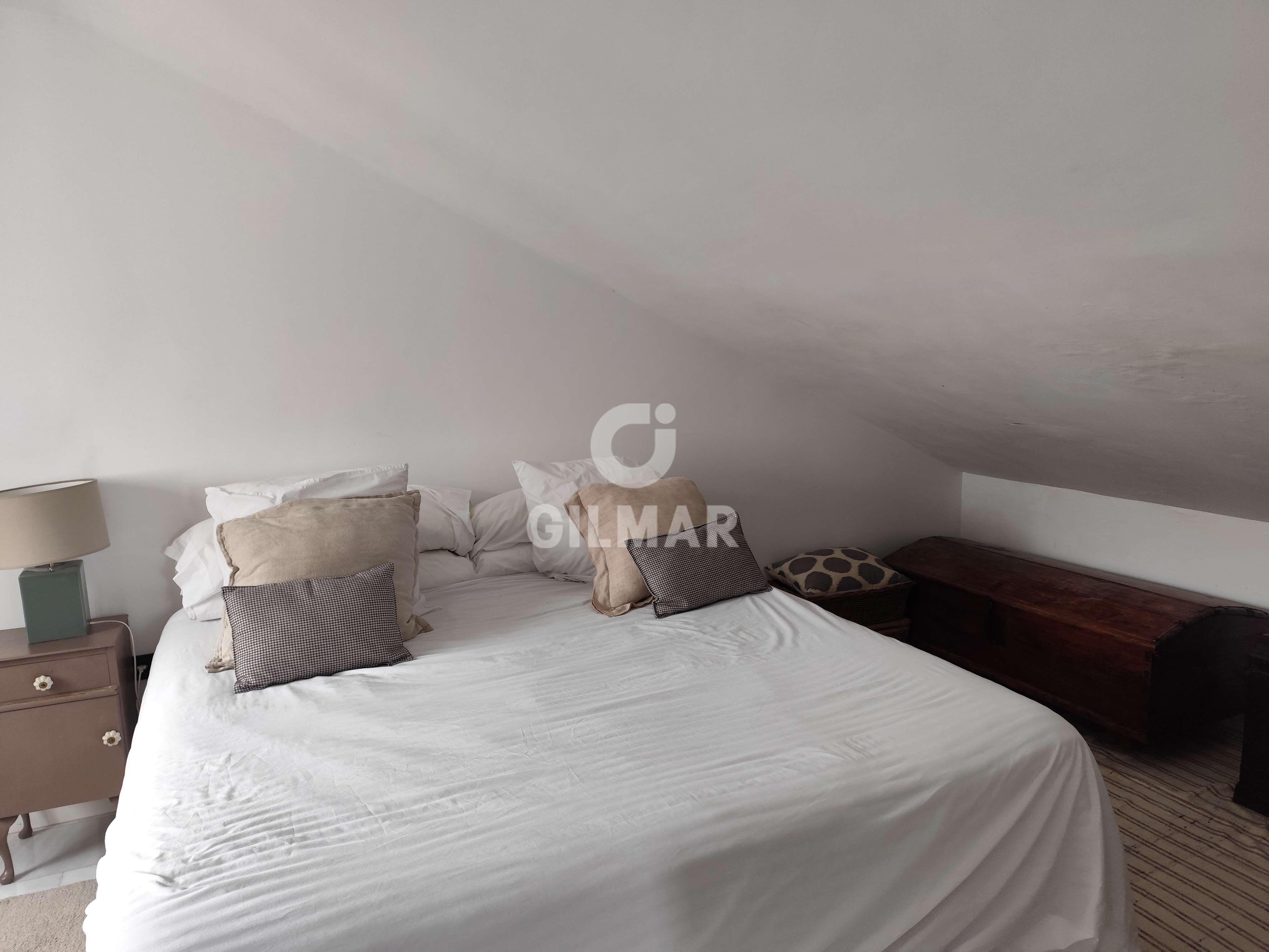 Dormitori de Àtic de lloguer en  Sevilla Capital amb Calefacció, Moblat i Balcó