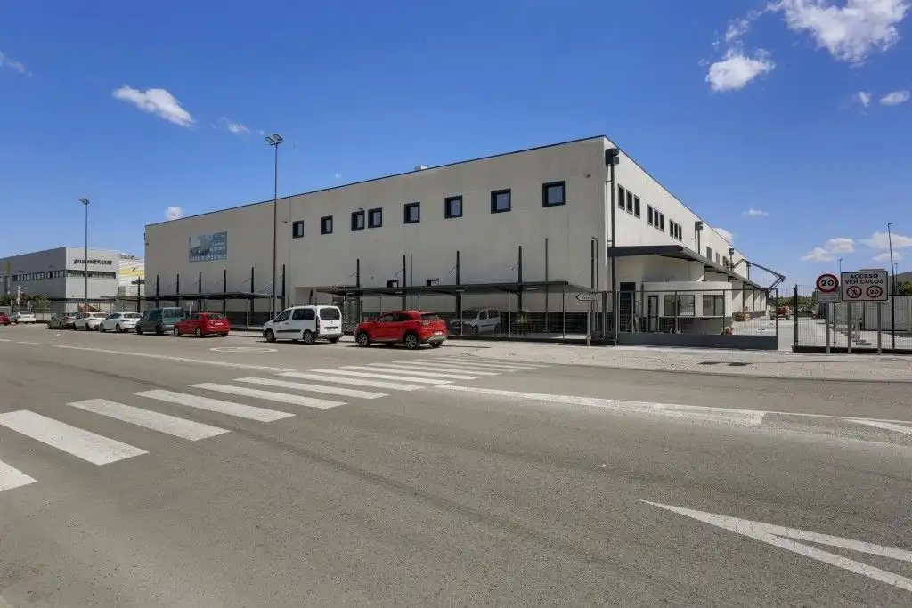 Vista exterior de Nave industrial de alquiler en Getafe