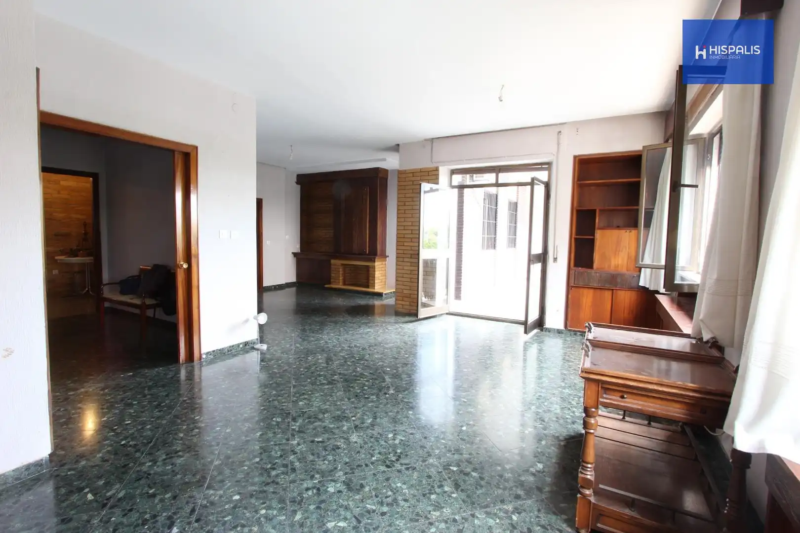 Wohnung zum Verkauf in Sevilla mit Klimaanlage und Terrasse