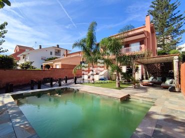 Villa mit Pool zum Verkauf in Camí Baix d'Alella