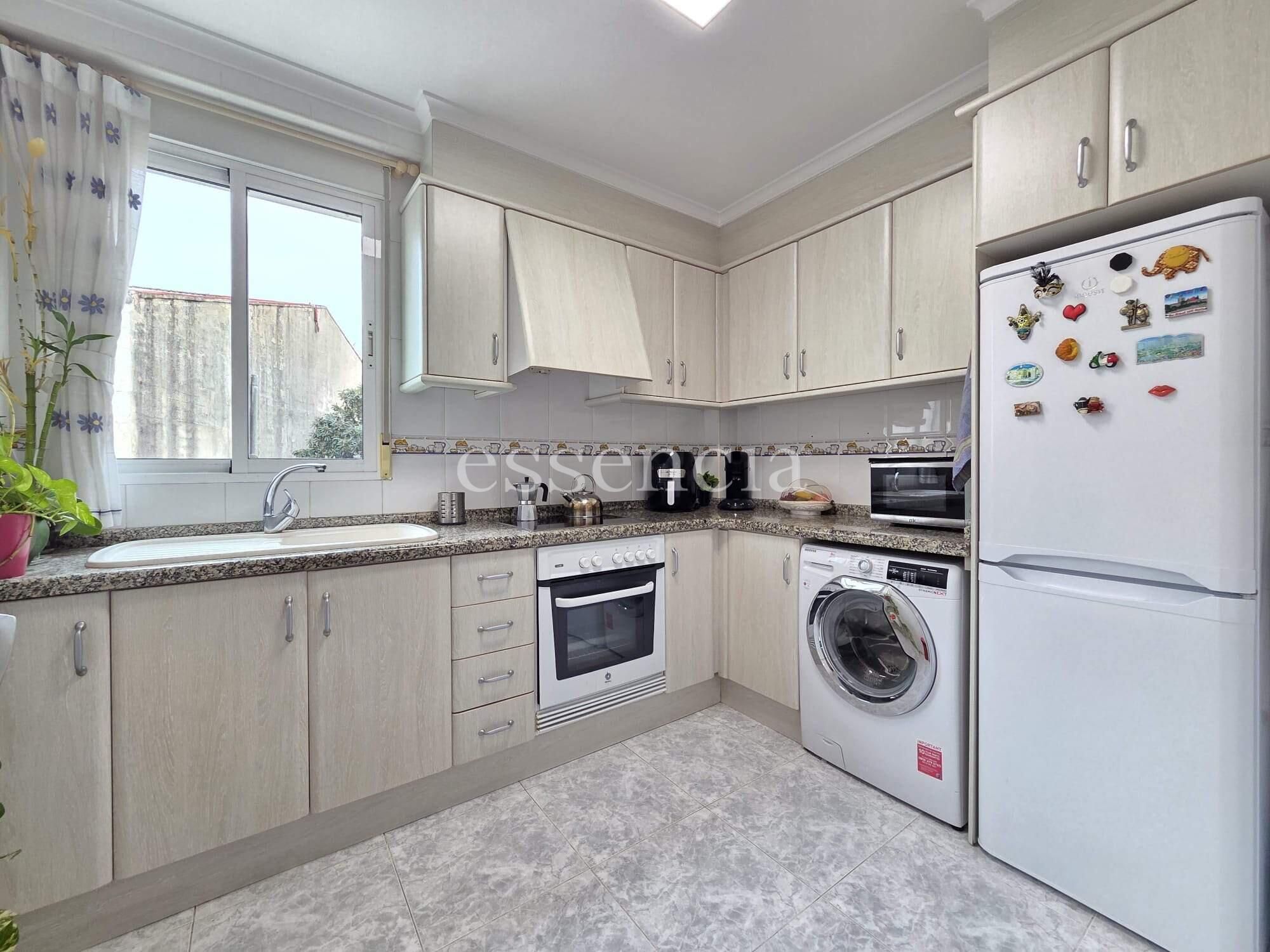 Küche von Wohnung zum verkauf in Beniarjó mit Klimaanlage, Abstellraum und Balkon