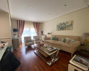 Living room of Flat for sale in  Madrid Capital  with Heating, Private garden and Parquet flooring