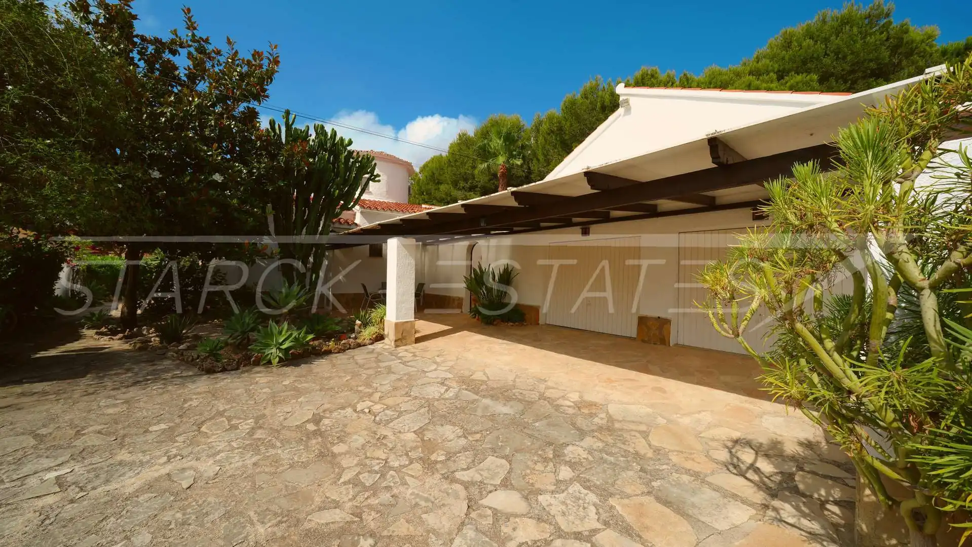 Vista exterior de Casa o xalet en venda en Els Poblets amb Aire condicionat, Jardí privat i Piscina