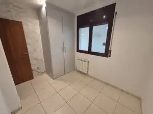 Dormitori de Pis en venda en Manlleu amb Calefacció, Parquet i Terrassa