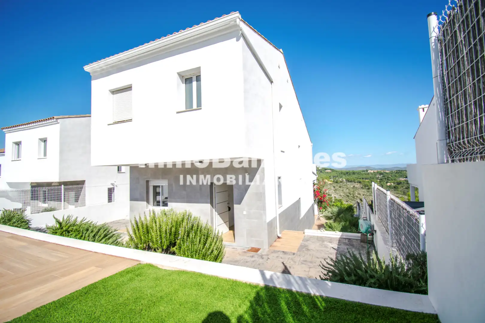 Detached house with pool for sale in Carrer Illes Columbretes 4, imagen 3