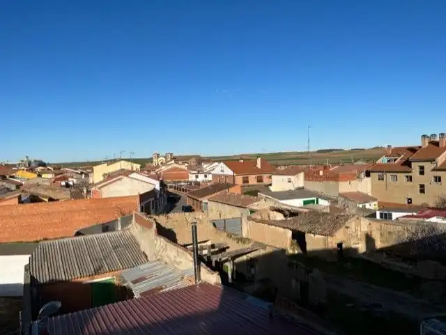 Vista exterior de Edificio en venta en Nava del Rey