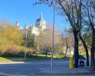 Vista exterior de Pis de lloguer en  Madrid Capital amb Calefacció