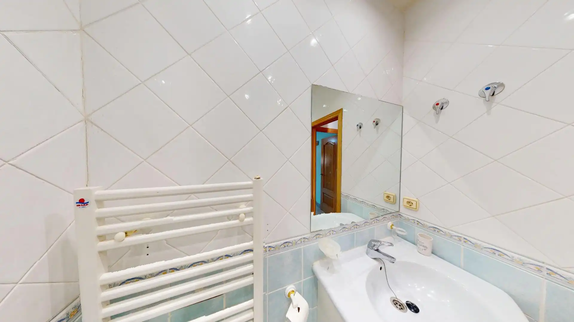 Baño de Casa adosada en venta en El Molar (Madrid) con Calefacción, Jardín privado y Terraza
