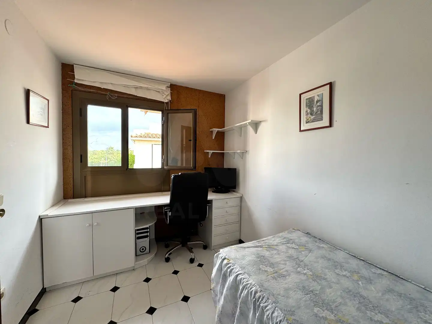 Habitación de Local en venta en Mont-roig del Camp