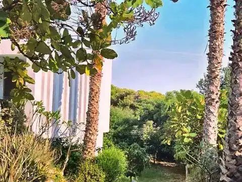 Vista exterior de Casa o xalet en venda en Salobreña amb Aire condicionat, Piscina i Balcó
