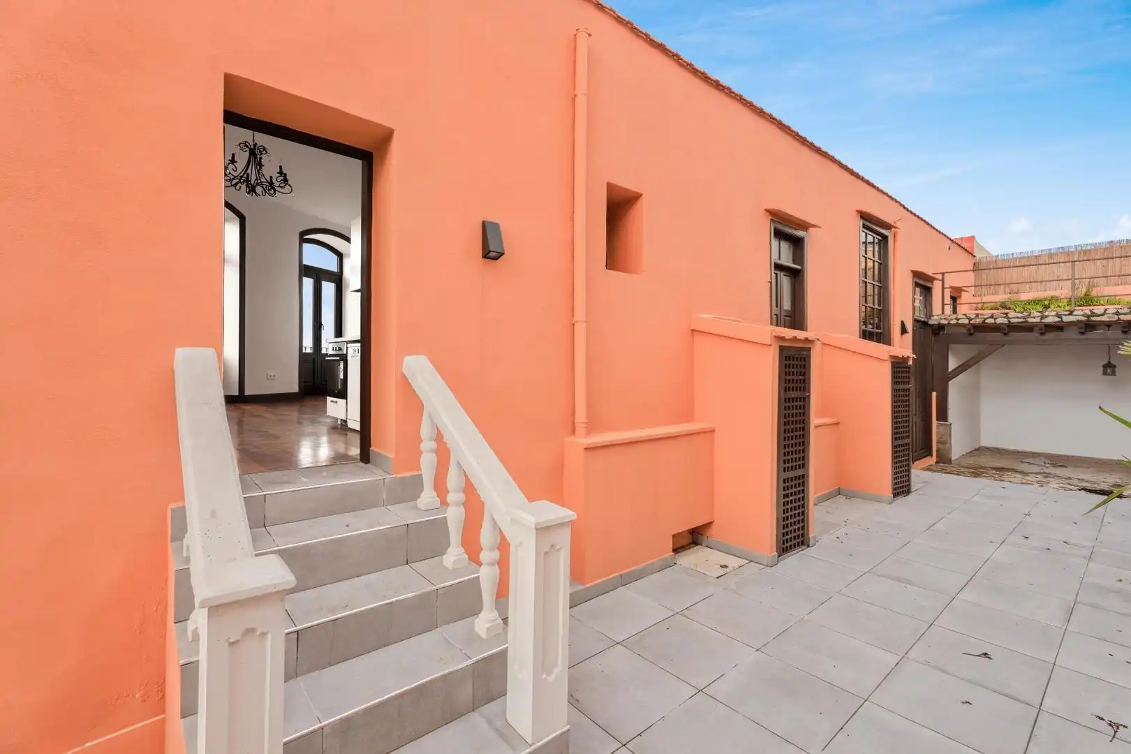Vista exterior de Casa o chalet en venta en Santa Úrsula con Parquet y Terraza