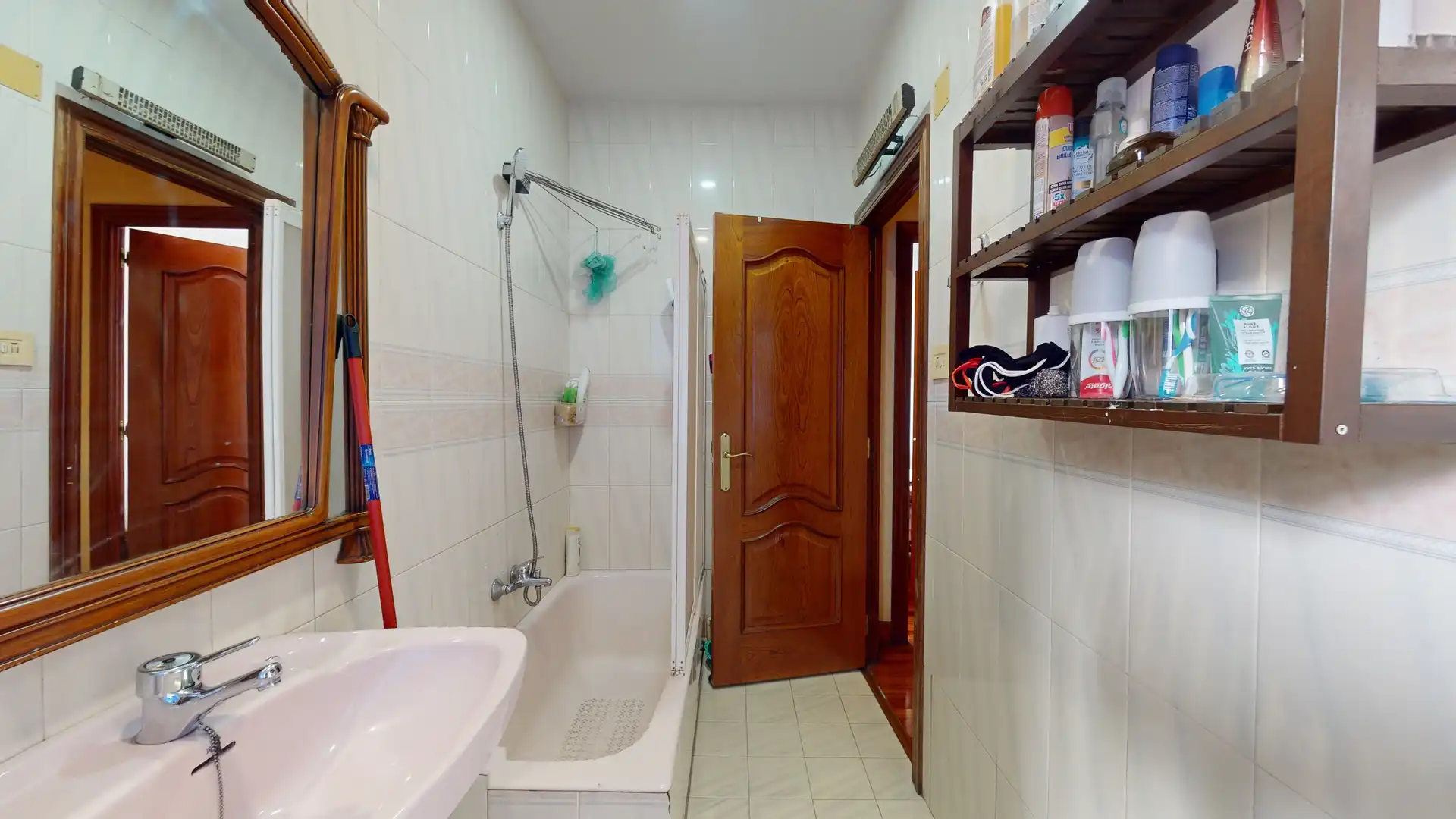 Bathroom of Flat for sale in Bilbao 