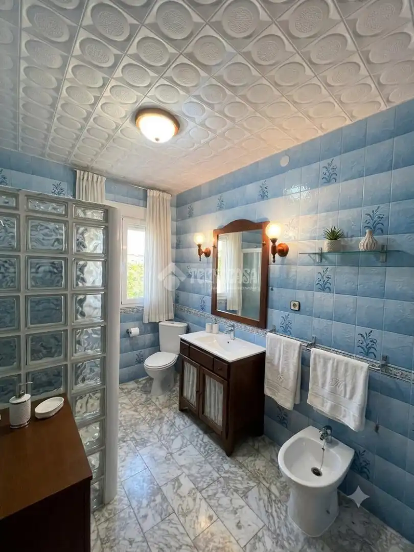 Baño de Casa adosada en venta en Sevilla con Aire acondicionado y Balcón