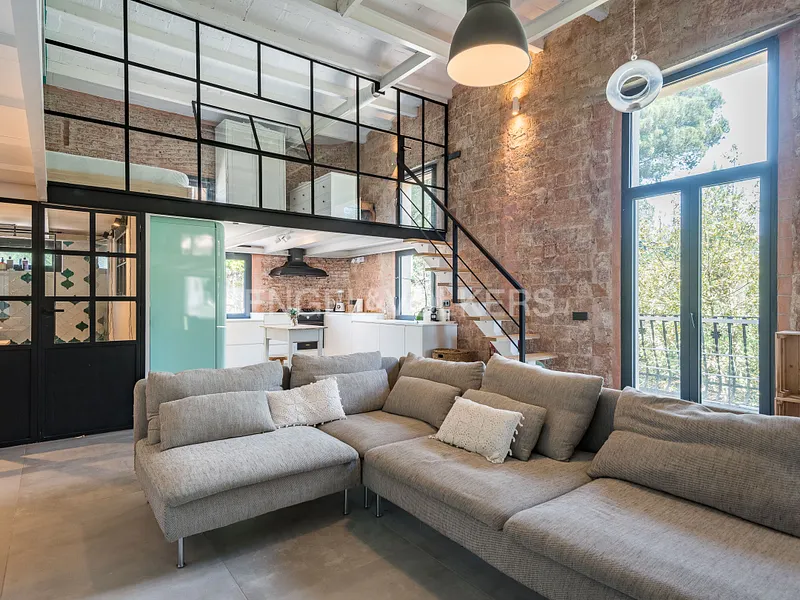 Sala d'estar de Dúplex de lloguer en  Barcelona Capital amb Calefacció, Parquet i Moblat