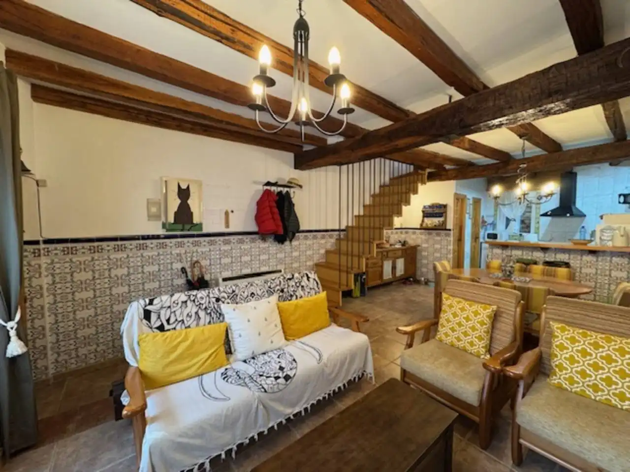 Sala d'estar de Casa o xalet en venda en El Cardoso de la Sierra amb Calefacció i Moblat