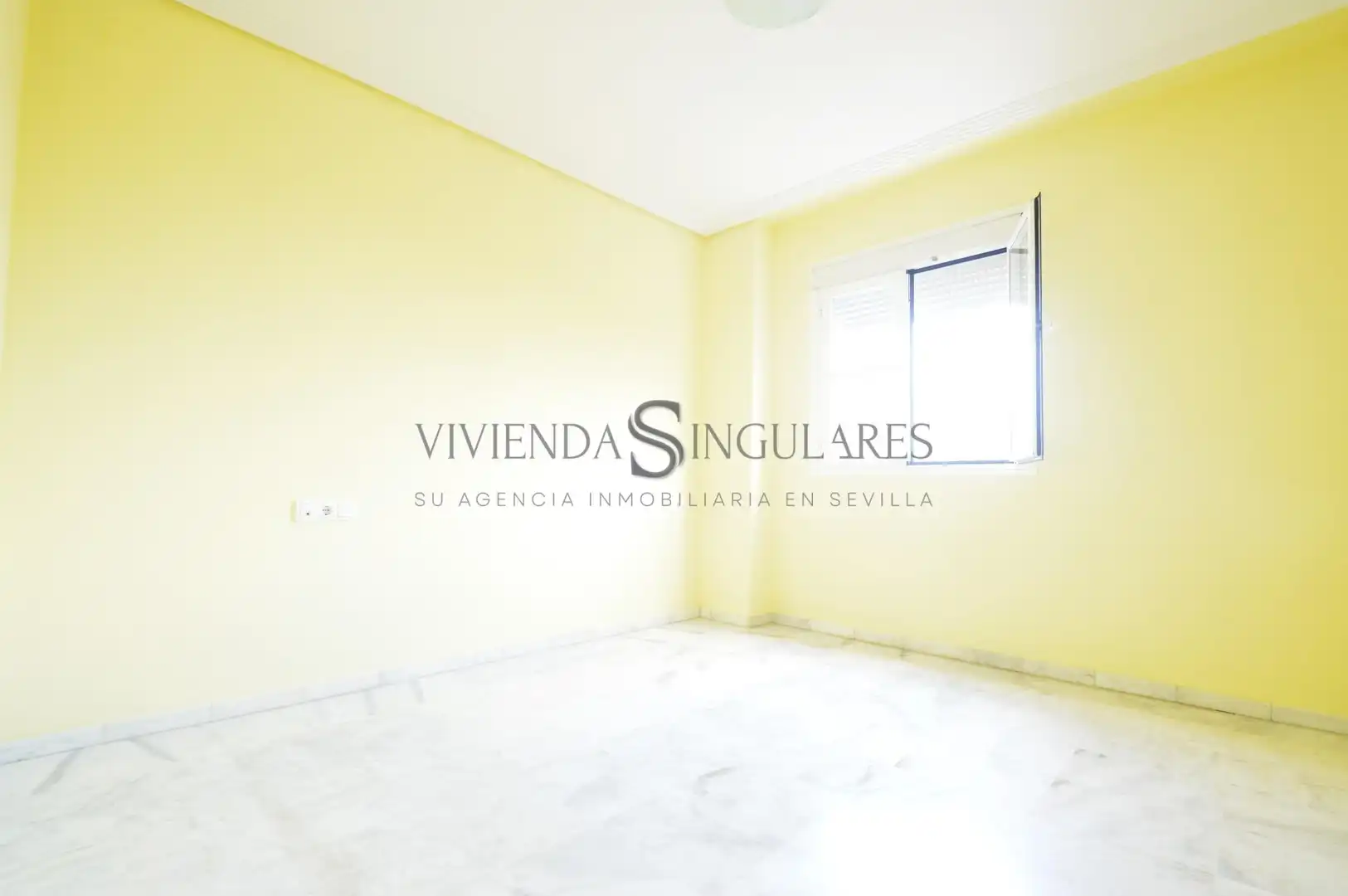 Bedroom of Flat for sale in Sevilla  with Air Conditioner, Heating and Private garden