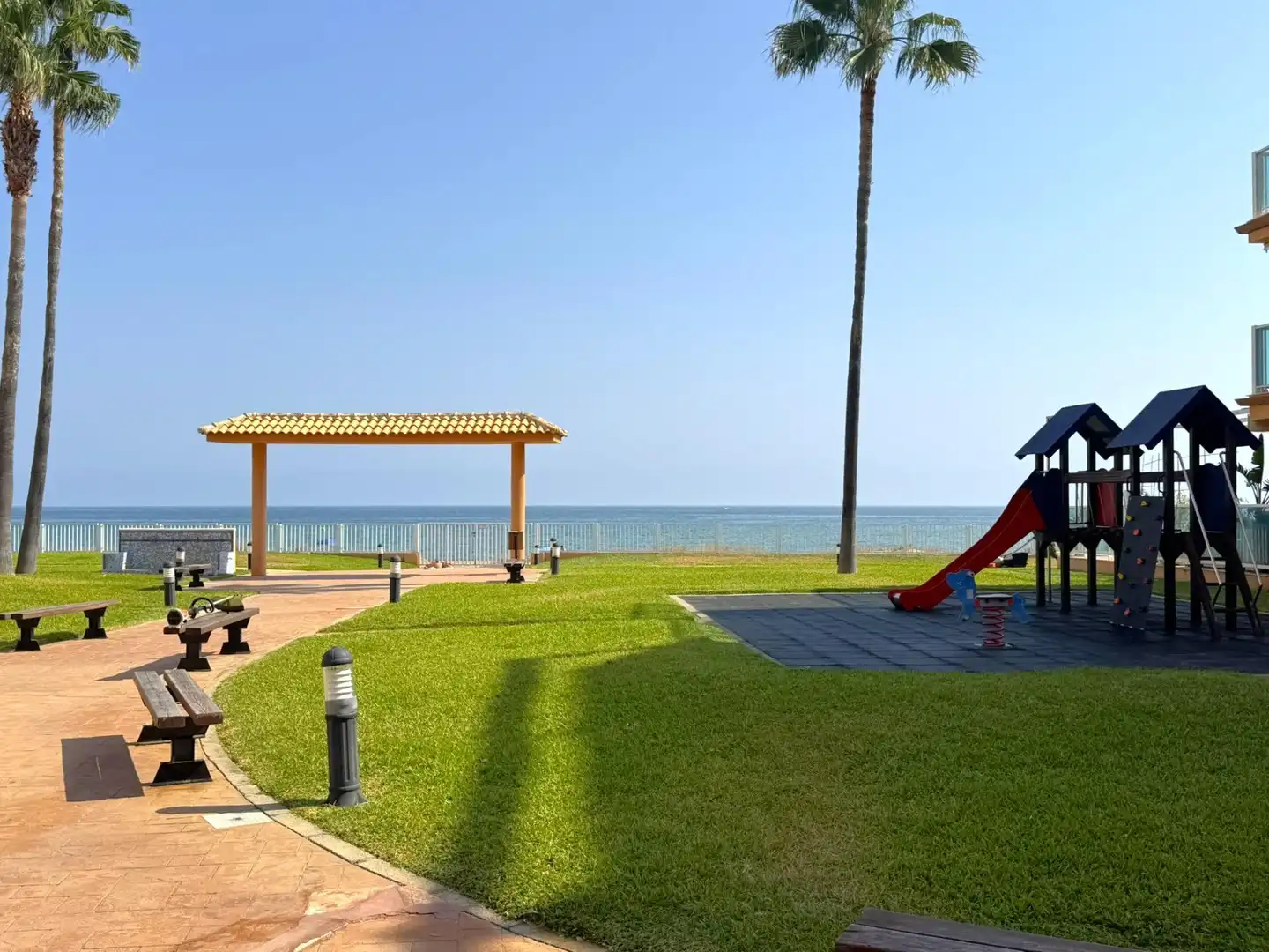 Vista exterior de Apartament en venda en Dénia amb Aire condicionat, Jardí privat i Terrassa