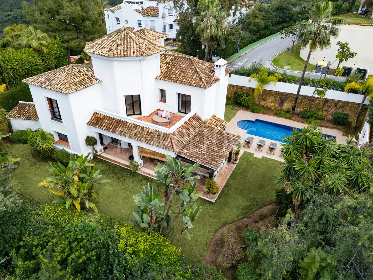 Vista exterior de Pis en venda en Benahavís
