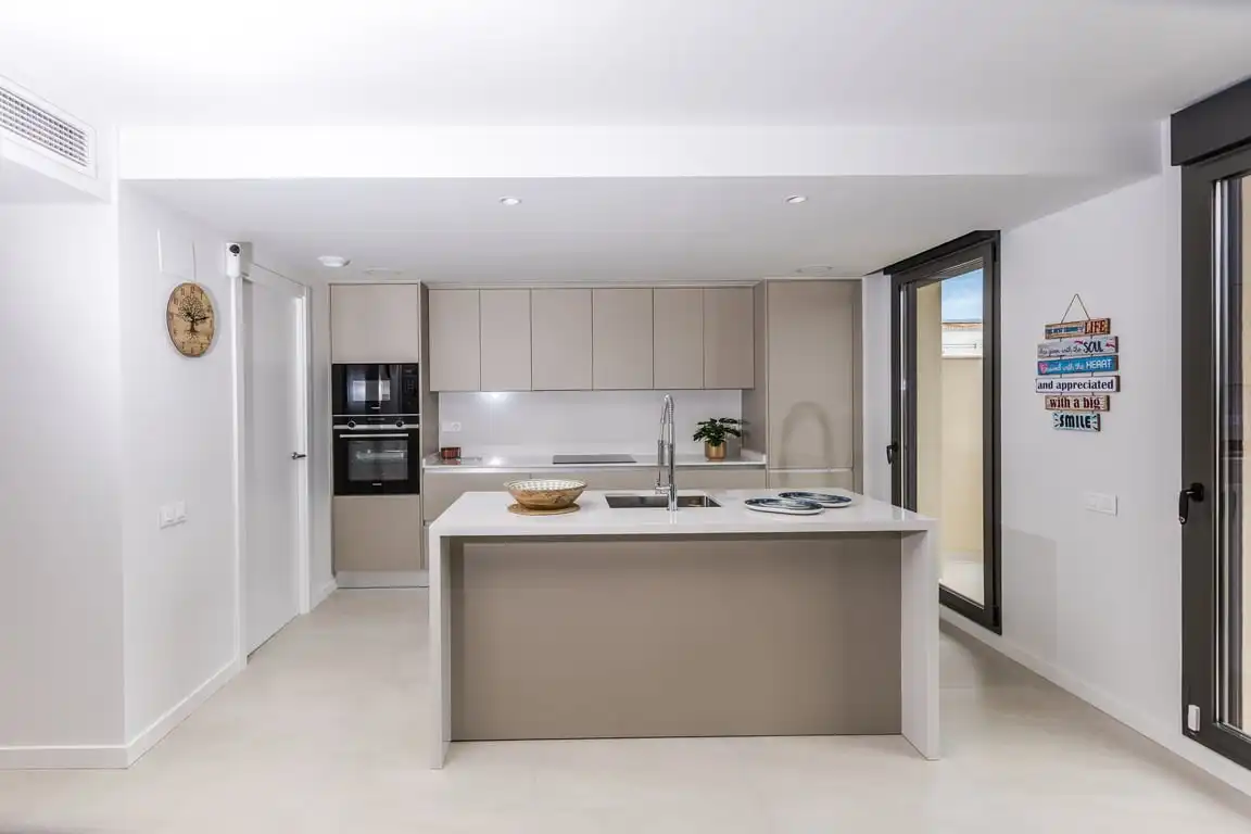 Cocina de Apartamento de alquiler en Dénia con Aire acondicionado, Jardín privado y Terraza