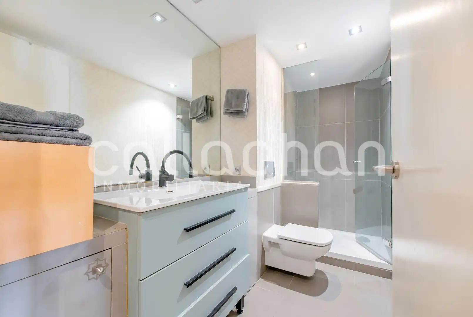 Baño de Piso en venta en Valencia con Aire acondicionado, Calefacción y Balcón