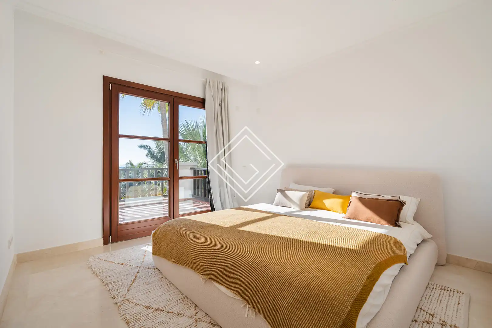 Chalet con piscina en venta en Milla de Oro, imagen 12