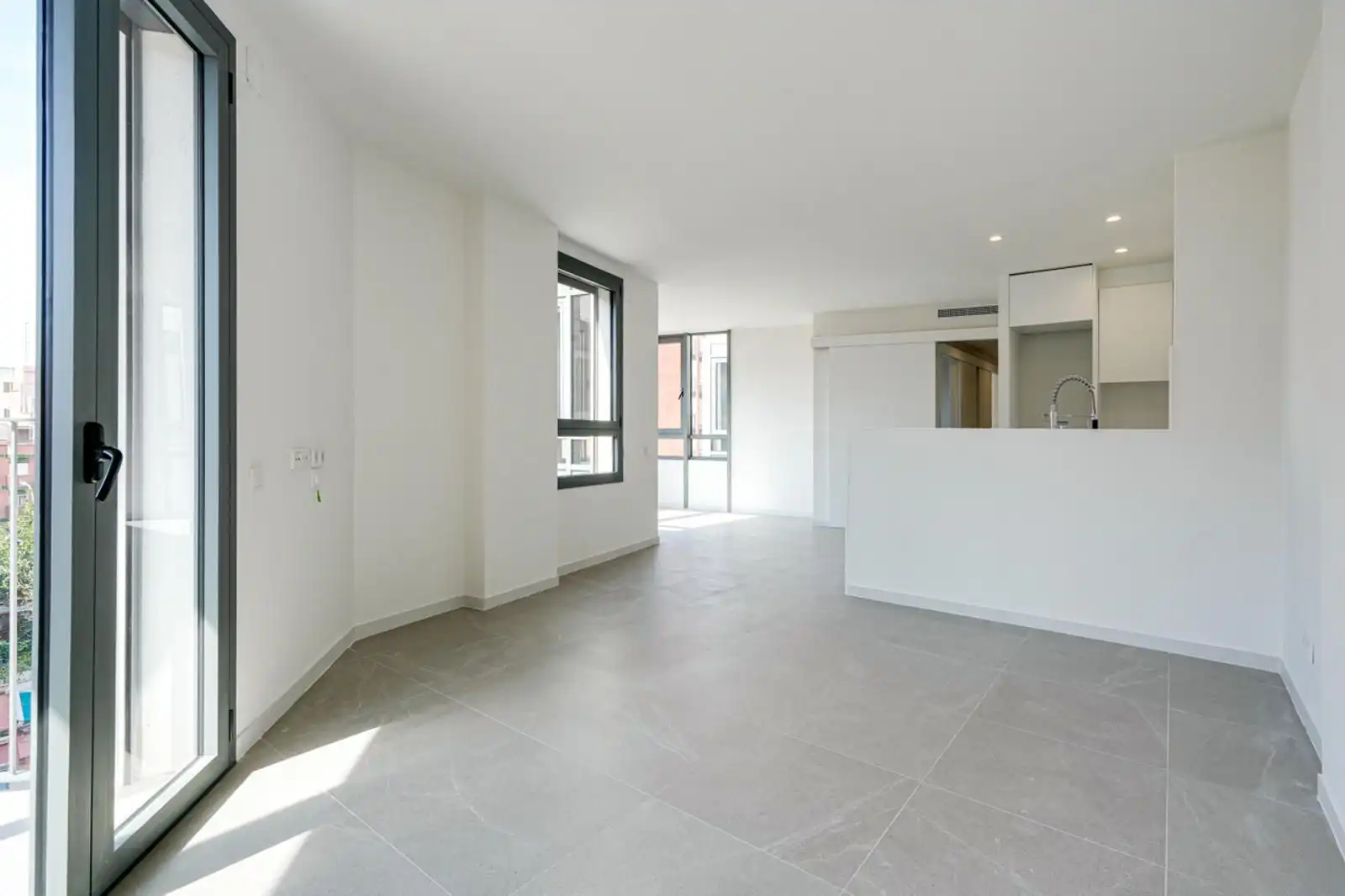 Flat for sale in L'Hospitalet de Llobregat  with Heating, Terrace and Oven