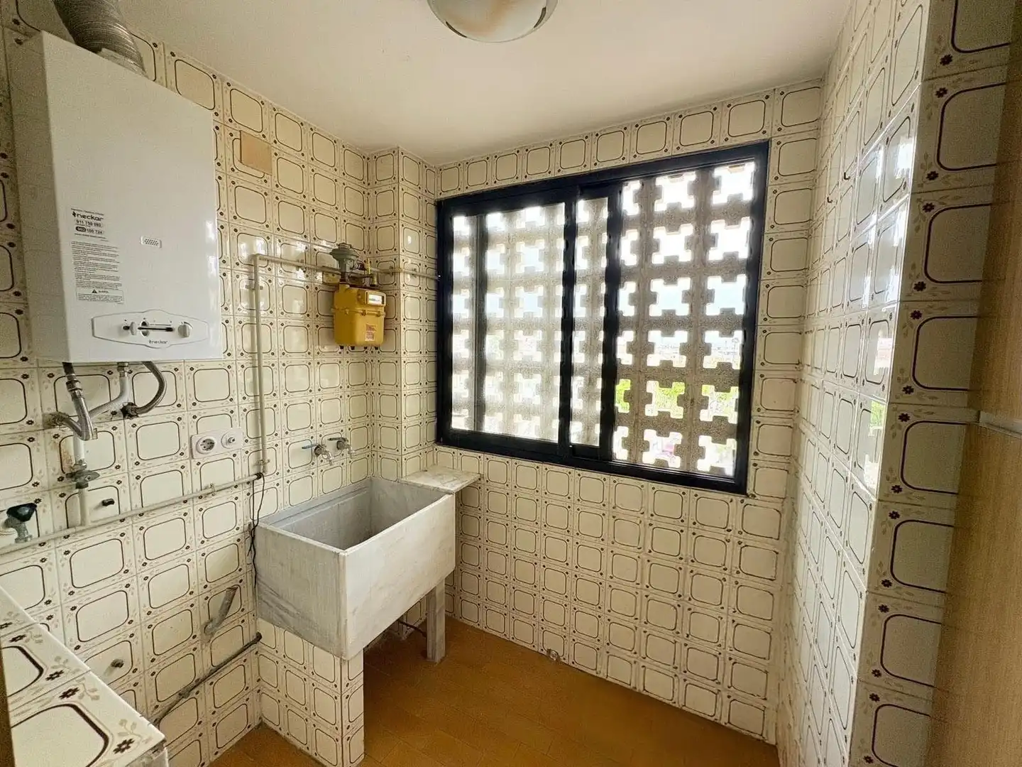 Badezimmer von Wohnung zum Verkauf in Sedaví mit Balkon