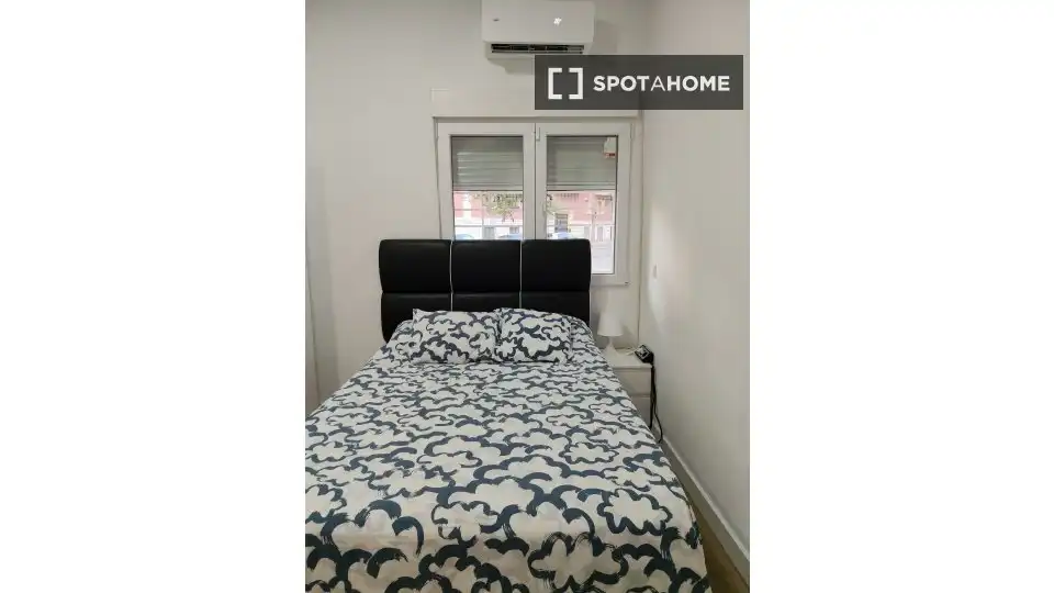 Bedroom of Study for share in Madrid  with Air Conditioner, Heating and Terrace