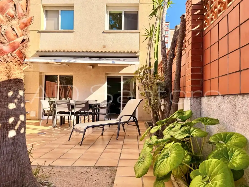 Terraza de Casa adosada en venta en Vilanova i la Geltrú