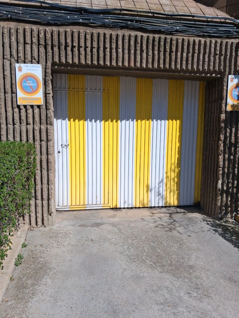 Exterior view of Garage for rent in Cuenca Capital