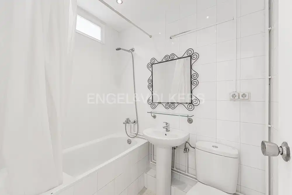 Badezimmer von Wohnung zur Miete in Barcelona mit Heizung, Parkett und Möbliert