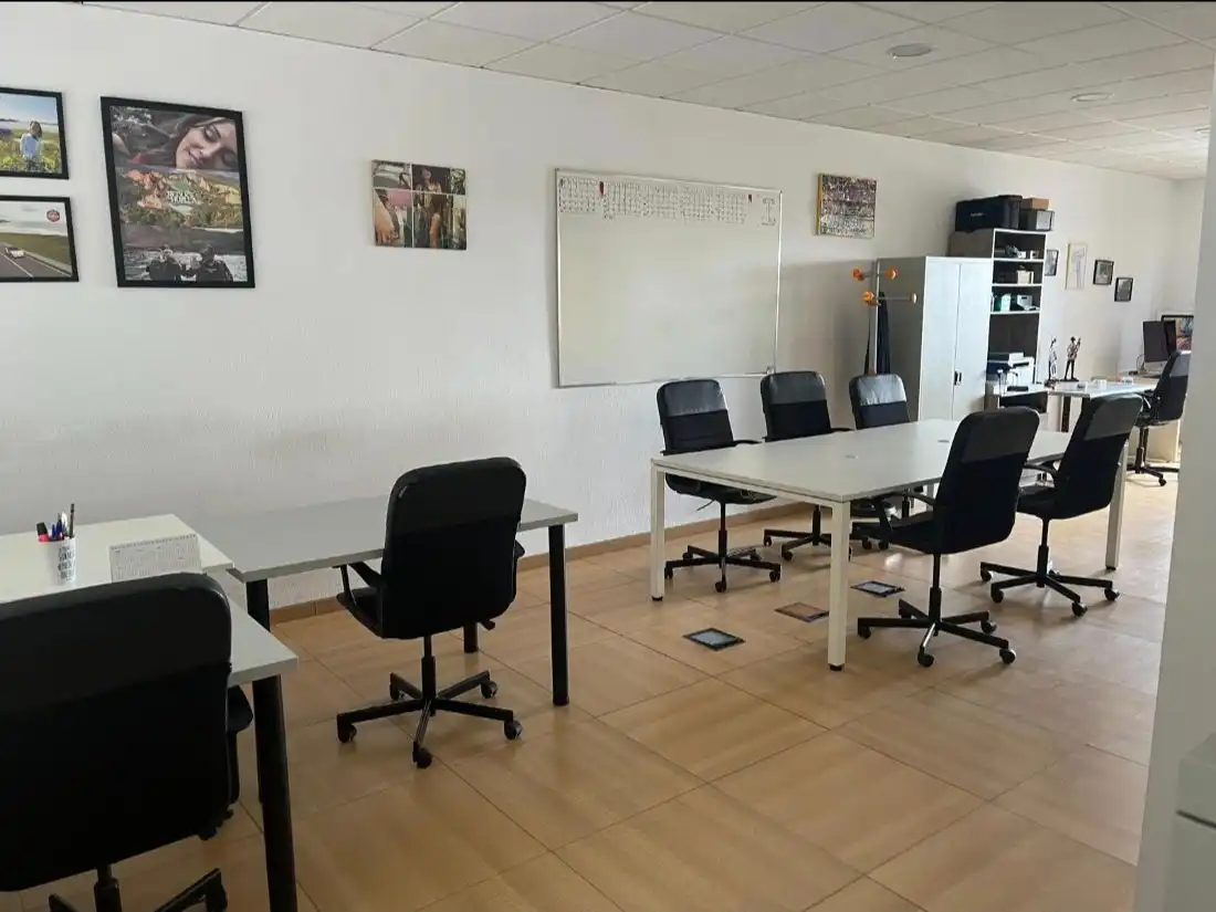 Büro zur Miete in Madrid mit Klimaanlage, Heizung und Terrasse