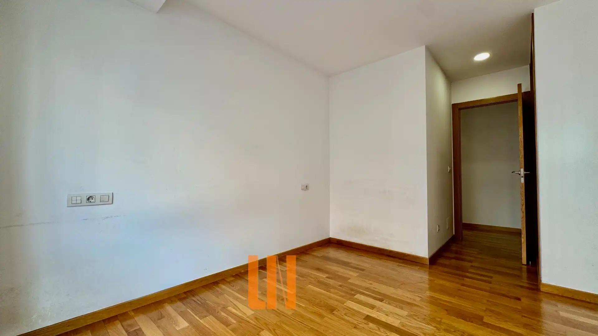 Piso en venta en A Coruña Capital  con Calefacción, Trastero y Horno