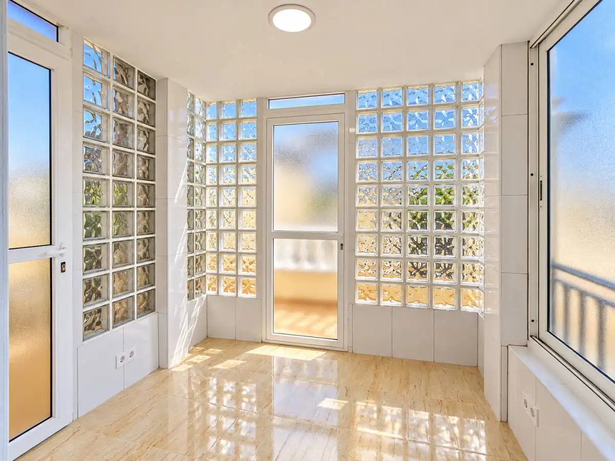 Bungalow with pool for sale in Av. de California, imagen 3