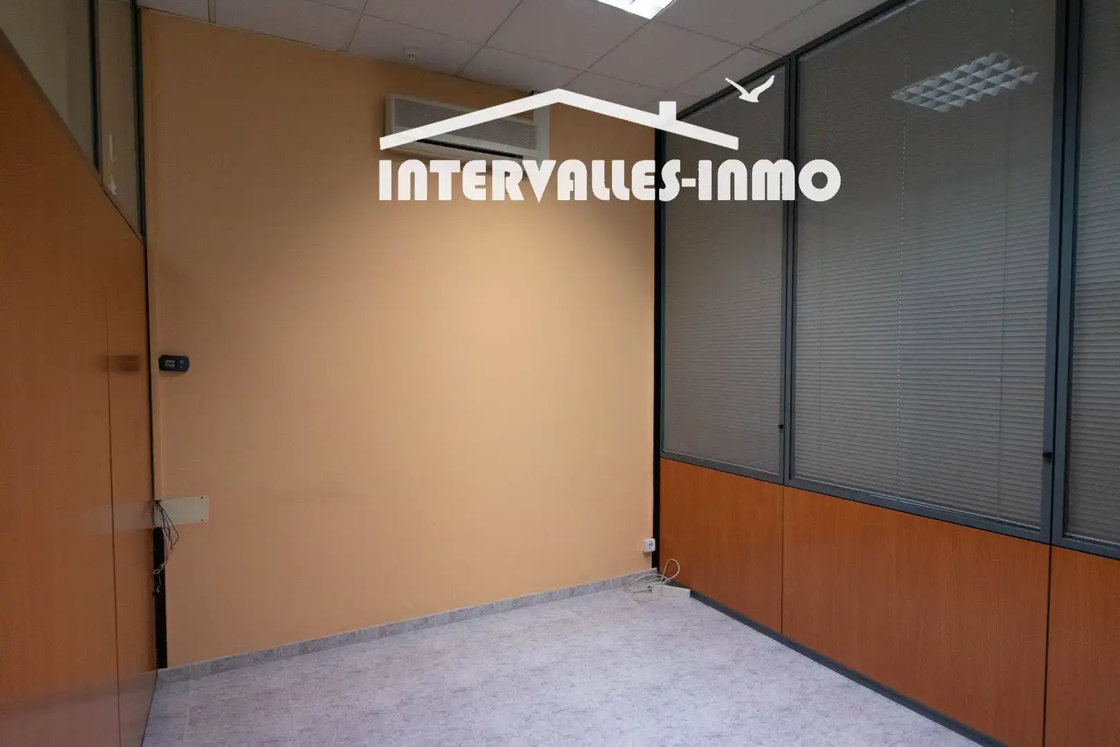 Oficina en venda a Caldes de Montbui