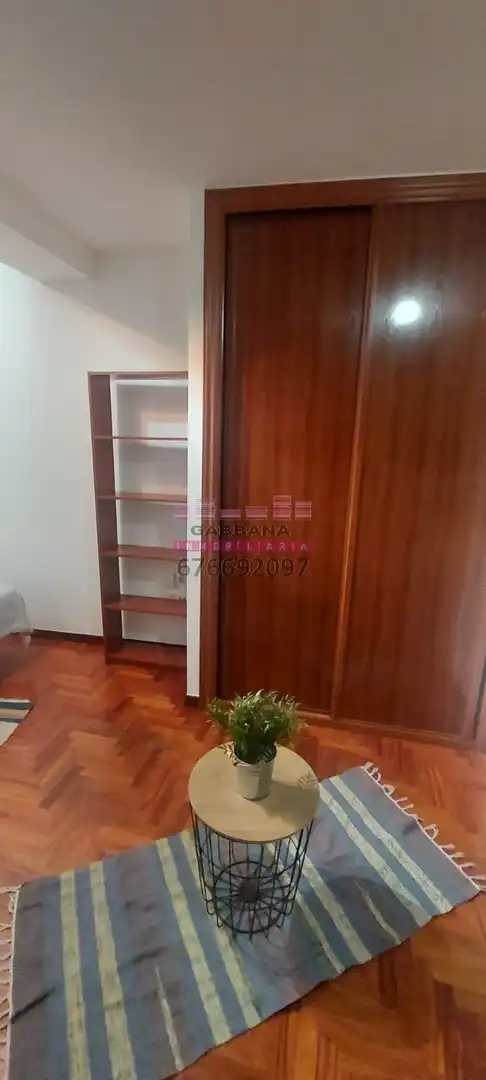 Study for rent in Rúa do Areal, 88, Centro - Areal