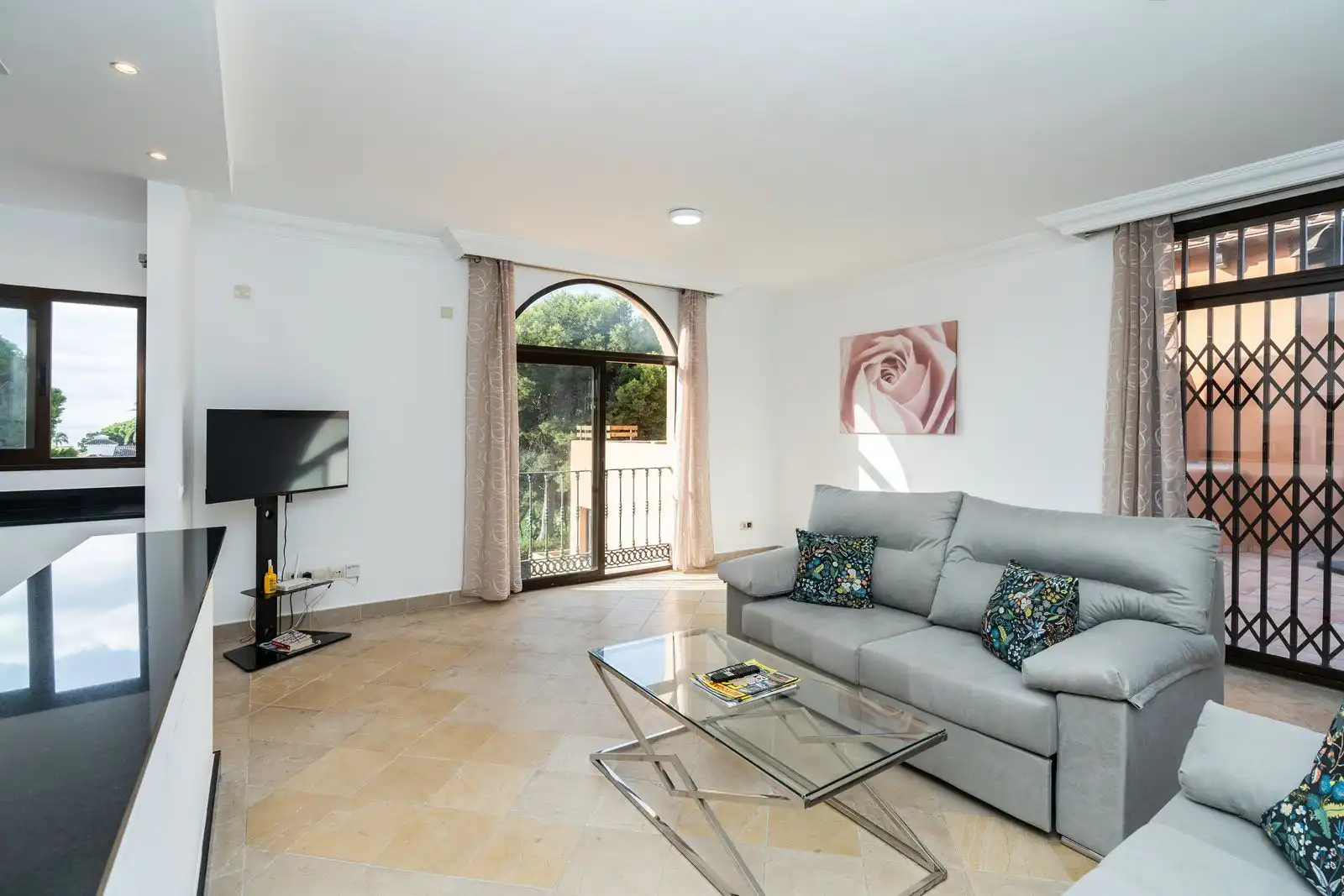 Sala de estar de Ático en venta en Estepona con Aire acondicionado, Terraza y Amueblado