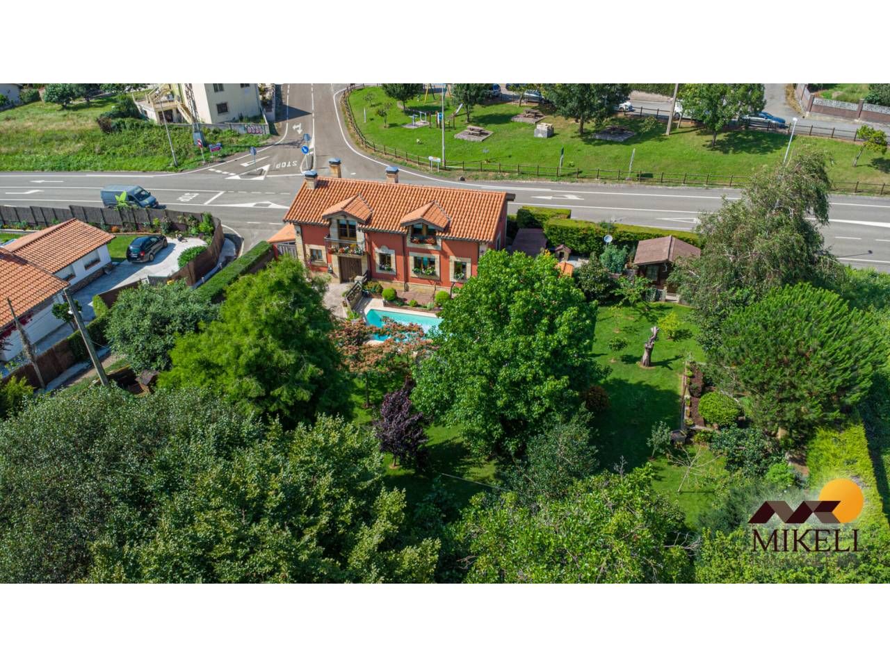 Vista exterior de Casa o xalet en venda en Alfoz de Lloredo amb Calefacció, Jardí privat i Terrassa